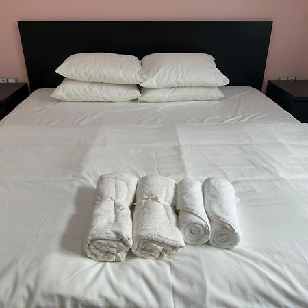 Warm And Modern Brand New Apartment Piraeus Luaran gambar